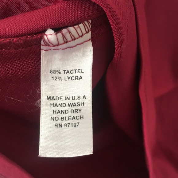 5/$25 A'Nue Ligne Cranberry Workout Tank Top - Picture 5 of 5